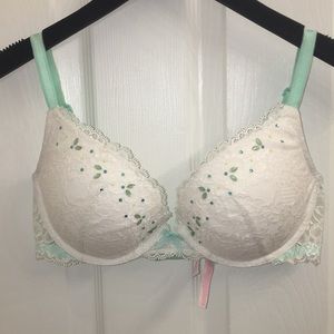 Victoria’s Secret “Dream Angels” bra